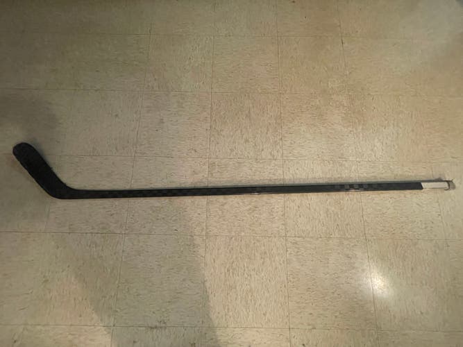 Senior All Black Right Handed Hockey Stick P88 95 Flex (Used)