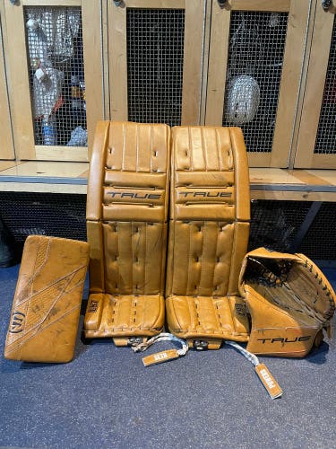 33 + 2 True Catalyst 7x-L87 Regular Goalie Full Set