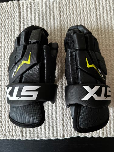 Youth STX Stallion 200 Lacrosse Gloves (Used)