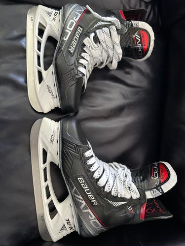 Black Bauer Vapor 3X Hockey Skates Regular Width Pro Stock 7.5 (New)
