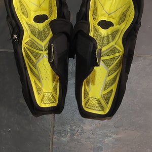 Junior Bauer Supreme 3S Pro 11" Shin Pads (Used)