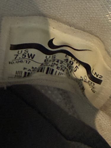 Women's Size M 6.5 (W 7.5) Nike Golf Shoes (Used)