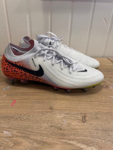 White Unisex Size M 9.5 (W 10.5) Nike Phantom GX Detachable Cleats Cleats (New)