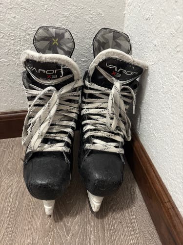 2022 Bauer Vapor X3 Hockey Skates Regular Width Size 5 intermediate (Used)
