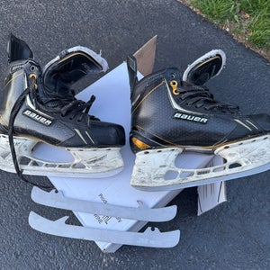 Black 2012 Bauer Supreme One.9 Hockey Skates Regular Width 9.5 (Used)