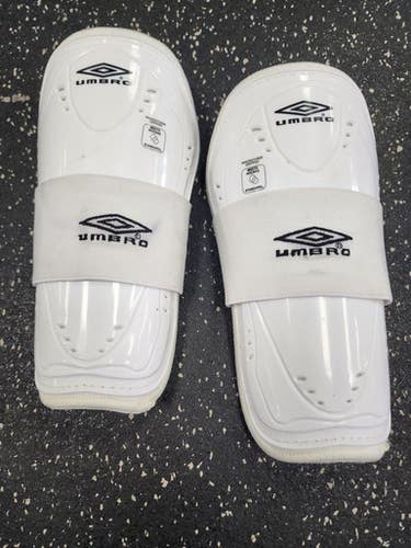 Used Umbro Soccer Shin Guards Adult White LG 11849-S000037942