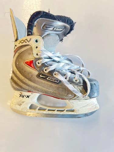 Used Bauer XXV Junior Hockey Skate Junior 01 11860-S000307260