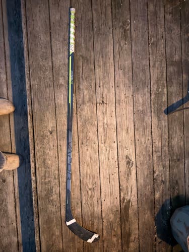 Senior Bauer Vapor Hyperlite Right Handed Hockey Stick P28 77 Flex Pro Stock (Used)