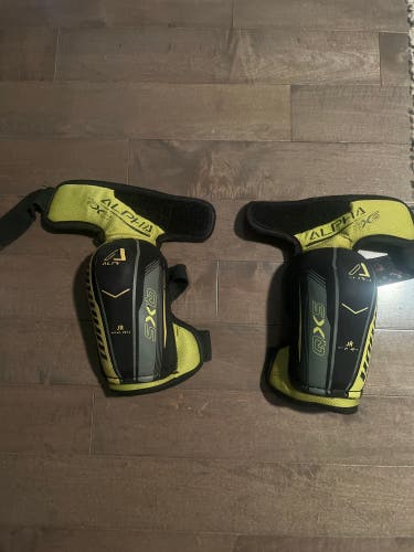 Junior Medium Warrior Alpha QX5 Elbow Pads (Used)