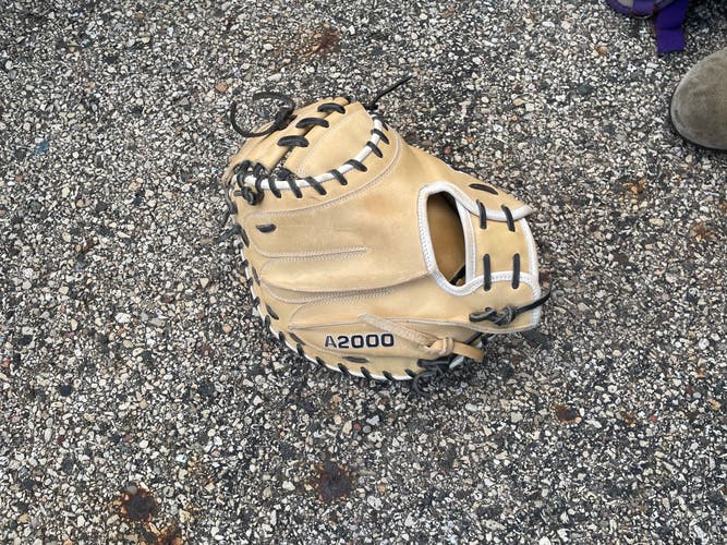 2024 Wilson A2000 RH Catcher's A2000 Baseball Glove 33" (Used)