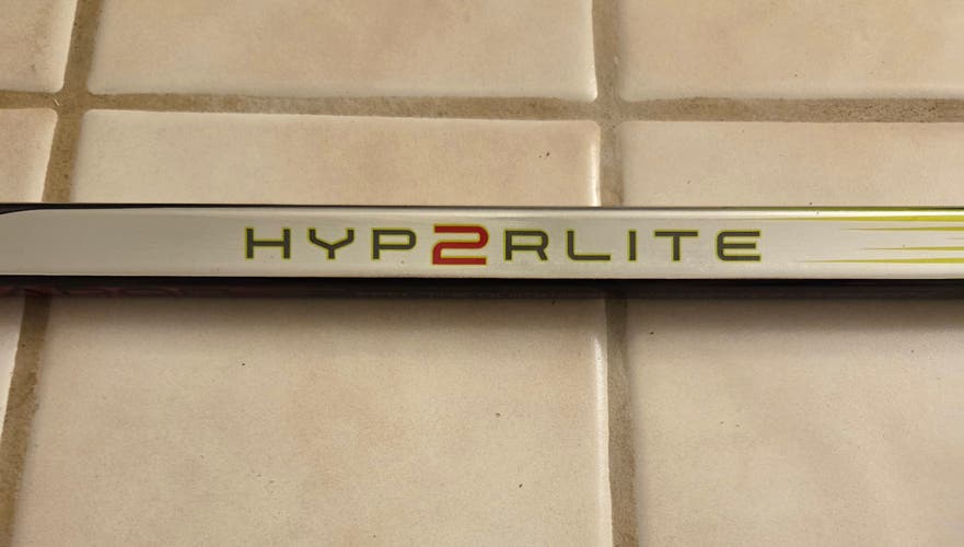 Senior Bauer Vapor Hyperlite 2 Right Handed Hockey Stick P28 65 Flex