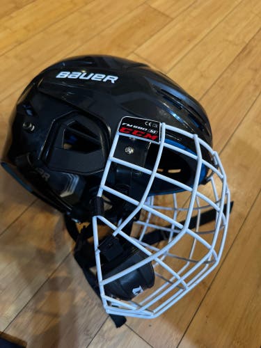 Large Bauer Re-Akt 55 Helmet (Used)