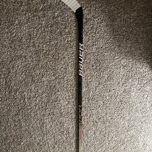 Intermediate Bauer Vapor Hyperlite Left Hand Hockey Stick P28 55 Flex (Used)