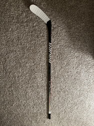 Intermediate Bauer Vapor Hyperlite Left Hand Hockey Stick P28 55 Flex (Used)