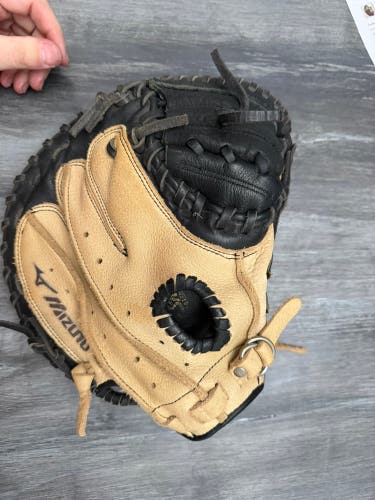 Mizuno GXC 105 RH Catcher's Baseball Glove 32.5" (Used)