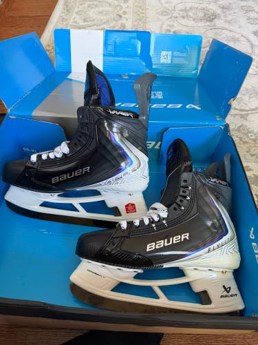 2025 Bauer Vapor Flylite Hockey Skates Regular Width 9 (New)