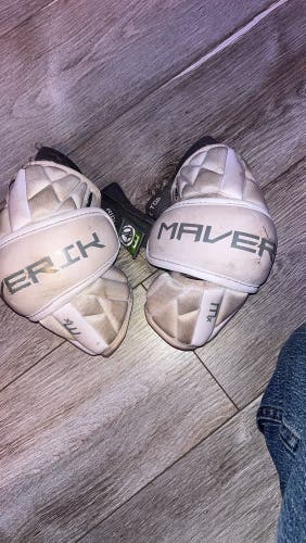 Small Adult Maverik MX Arm Pads (Used)