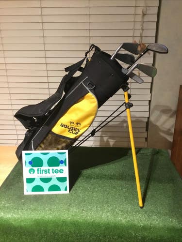 Golden Bear Juniors Golden Club Set (FWD, 5-6i, 7-8i, 9-PW, Putter) & Stand Bag