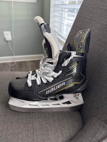 Black 2025 Bauer Supreme M40 Hockey Skates Size 4.5 (Used)