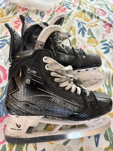 2024 Bauer Supreme M50 Pro Hockey Skates Size 5 (Used)