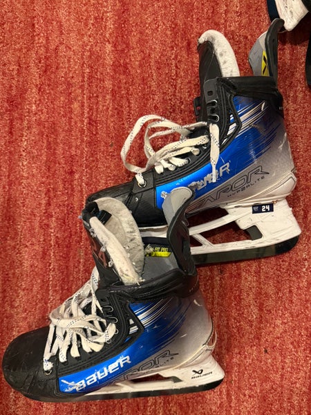 2023 Bauer Vapor Hyperlite 2 Hockey Skates Regular Width Pro Stock 9.5 (Used)