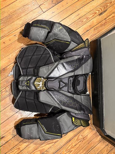 Medium Bauer Mach Goalie Chest Protector (Used)