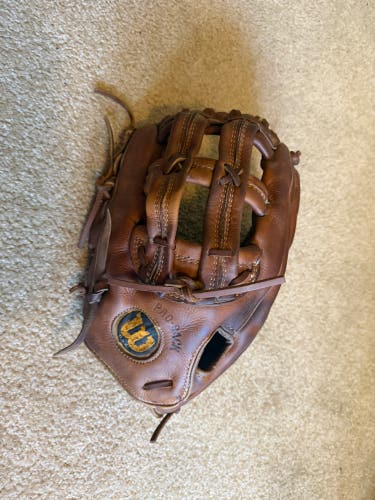 Wilson A2002 LH Outfield Baseball Glove 12.5" (Used)