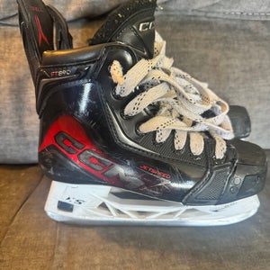 Black 2025 CCM JetSpeed FT890 Hockey Skates Regular Width Size 2.5 (Used)