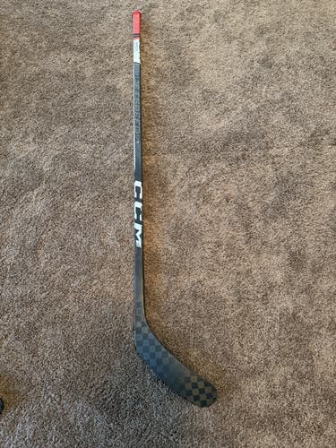 Senior CCM JetSpeed FT6 Pro Right Handed Hockey Stick P28 85 Flex (Used)