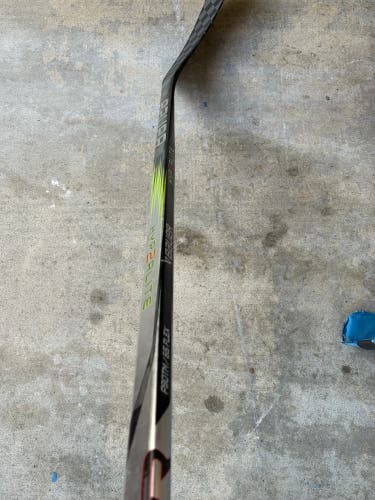 Intermediate Bauer Vapor Hyperlite 2 Right Handed Hockey Stick P90TM 65 Flex (Used)