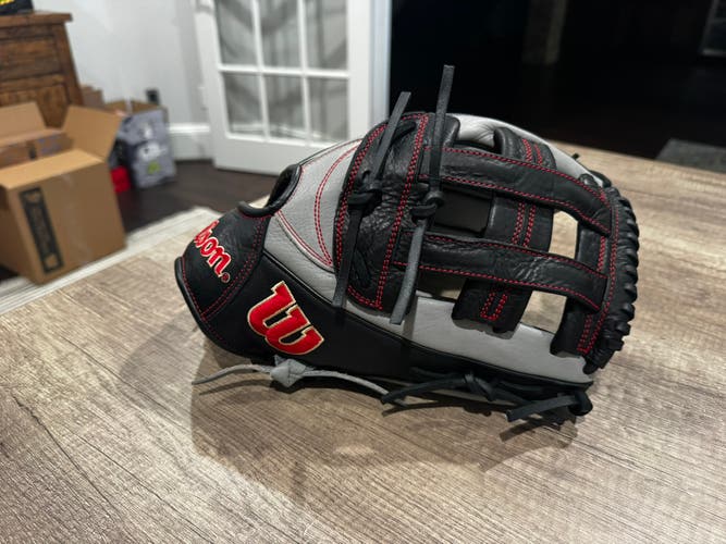 Wilson A1000 RH Baseball Glove 12.5" (Used)