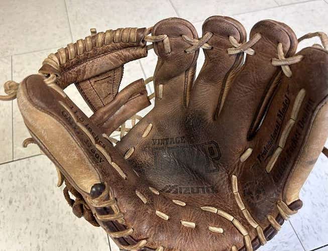2018 Infield RH Mizuno MVP Baseball Glove 11.5" (Used)
