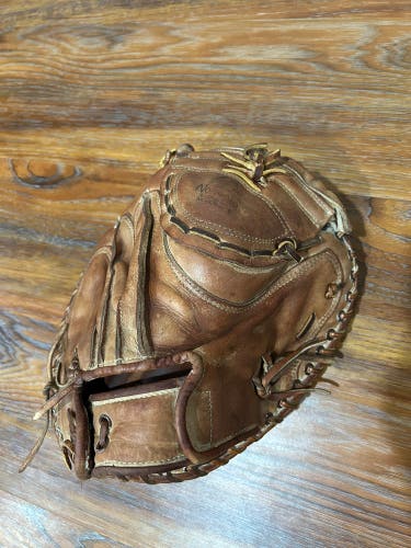 Nokona CM200 RH Catcher's Baseball Glove 34" (Used)