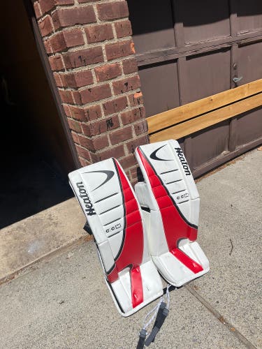 33" 2025 Heaton CCM Extreme Flex 7.9 Goalie Leg Pads (Used)