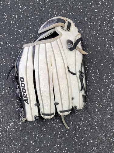 Used Wilson A2000 BB/SB Glove RH Throw Black 12" 11849-S000038844