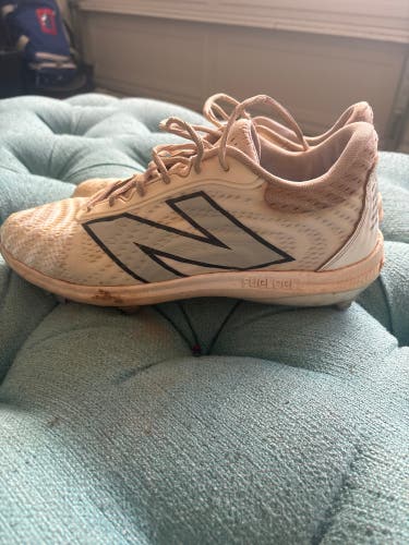 White Men's Size M 12.0 (W 13.0) Adult New Balance Low Top Metal (Used)