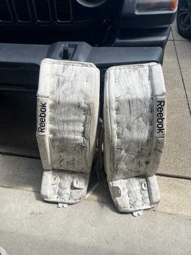 33" Reebok Premier 4 18K Goalie Leg Pads (Used)