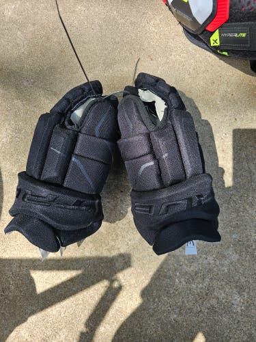 True Catalyst Gloves 12" (Used) BLACK
