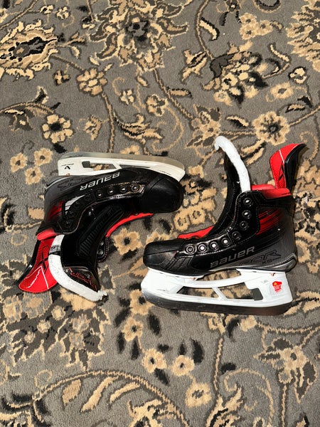 Black 2023 Bauer Vapor X5 Pro Hockey Skates Regular Width Size 2.5 (Used)