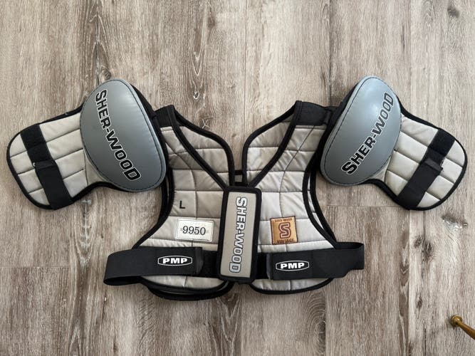 Sher-wood 9950 Shoulder Pads - L
