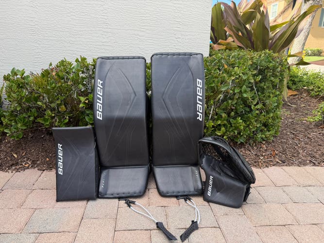 Small Bauer FlyLite Goalie Leg Pads (Used)