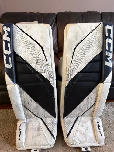 31" CCM Extreme Flex E6.9 Goalie Leg Pads (Used)