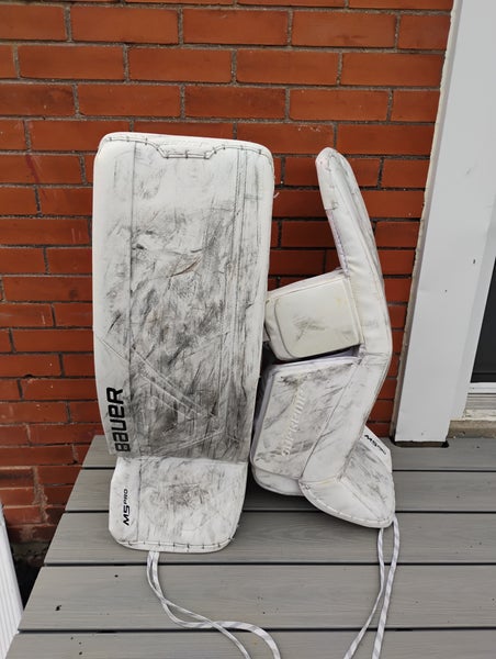 Medium 2023 Bauer Supreme M5 Pro Goalie Leg Pads (Used)