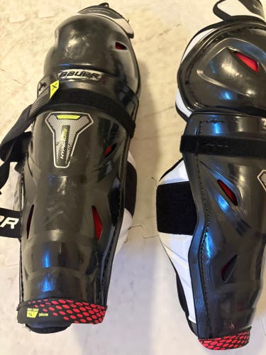 Intermediate Bauer Vapor Hyperlite 14" Shin Pads (Used)
