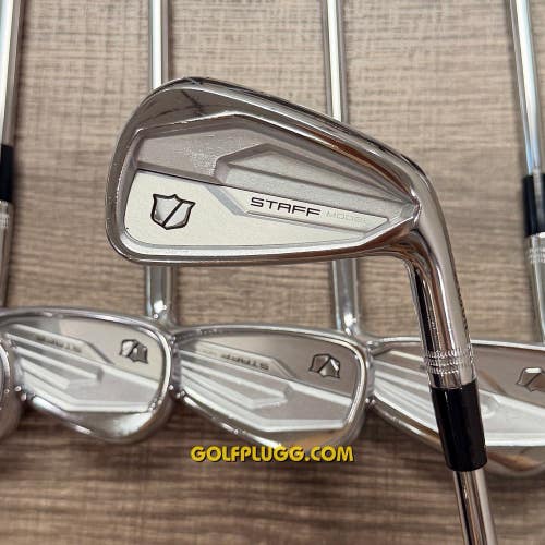Wilson Staff Model CB 24 Iron Set 4-PW / Dynamic Gold Mid Steel, Stiff (176)