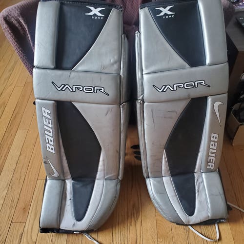 34" Bauer Vapor Goalie Leg Pads (Used)