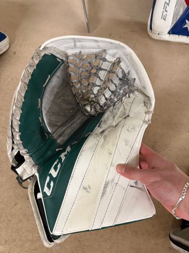 Custom CCM EFlex 5 Full Right Glove (Used)