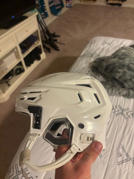 Medium Bauer Re-Akt 150 Helmet Pro Stock (Used)