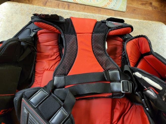 Small CCM Extreme Flex Shield Pro Goalie Chest Protector (Used)