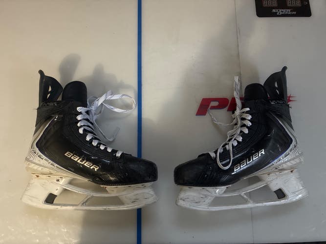 2025 Bauer Vapor Flylite Hockey Skates Regular Width 10.5 plus free tape & laces